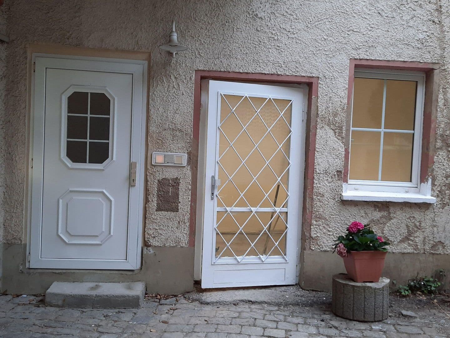 Prenájom domu 77 m², pozemek 200 m², Chemnitzer Str. 15, Limbach-Oberfrohna, Sasko Prenájom domu 77 m², pozemek 200 m², Chemnitzer Str. 15, Limbach-Oberfrohna, Sasko