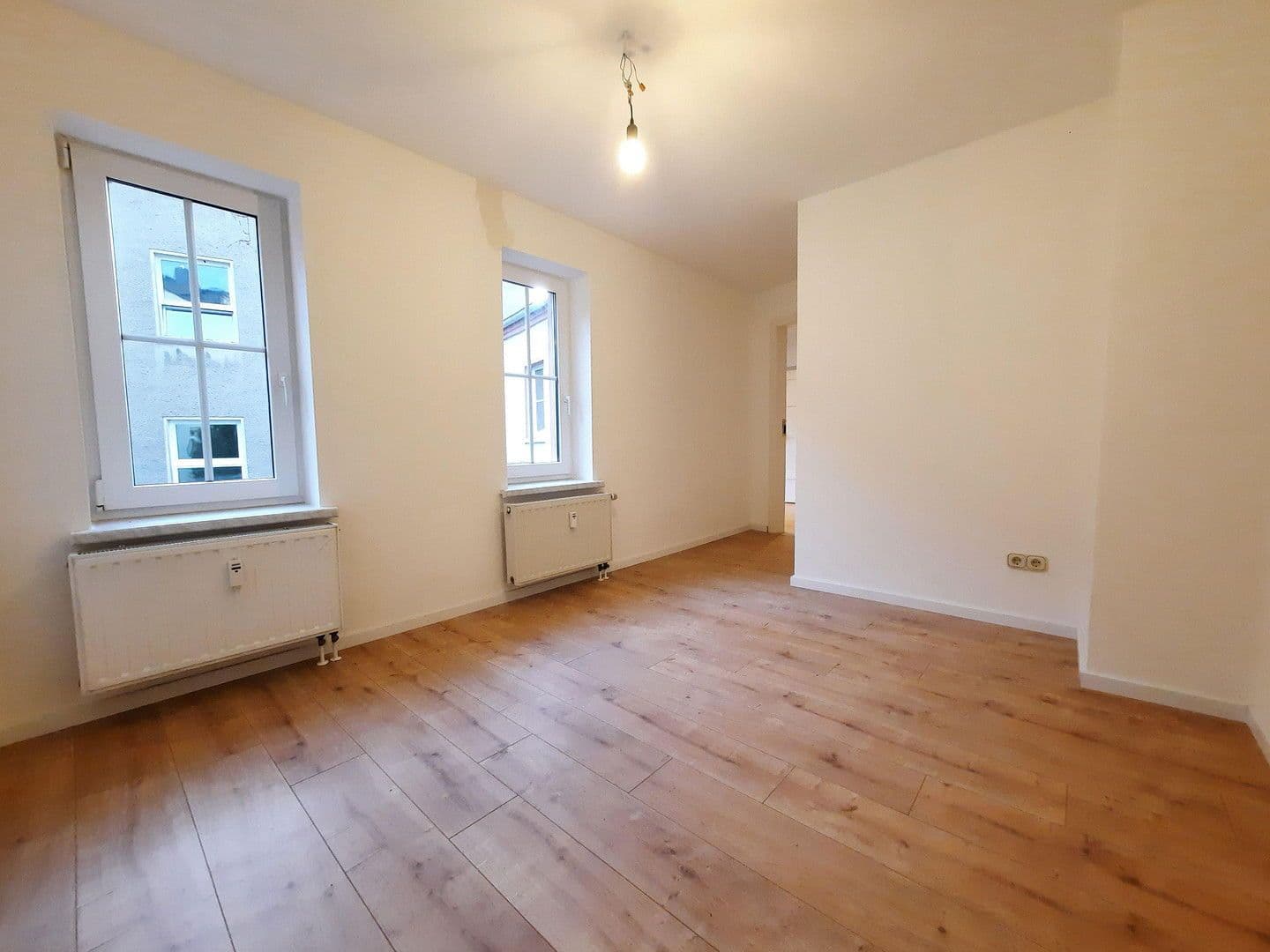 Prenájom domu 77 m², pozemek 200 m², Chemnitzer Str. 15, Limbach-Oberfrohna, Sasko Prenájom domu 77 m², pozemek 200 m², Chemnitzer Str. 15, Limbach-Oberfrohna, Sasko