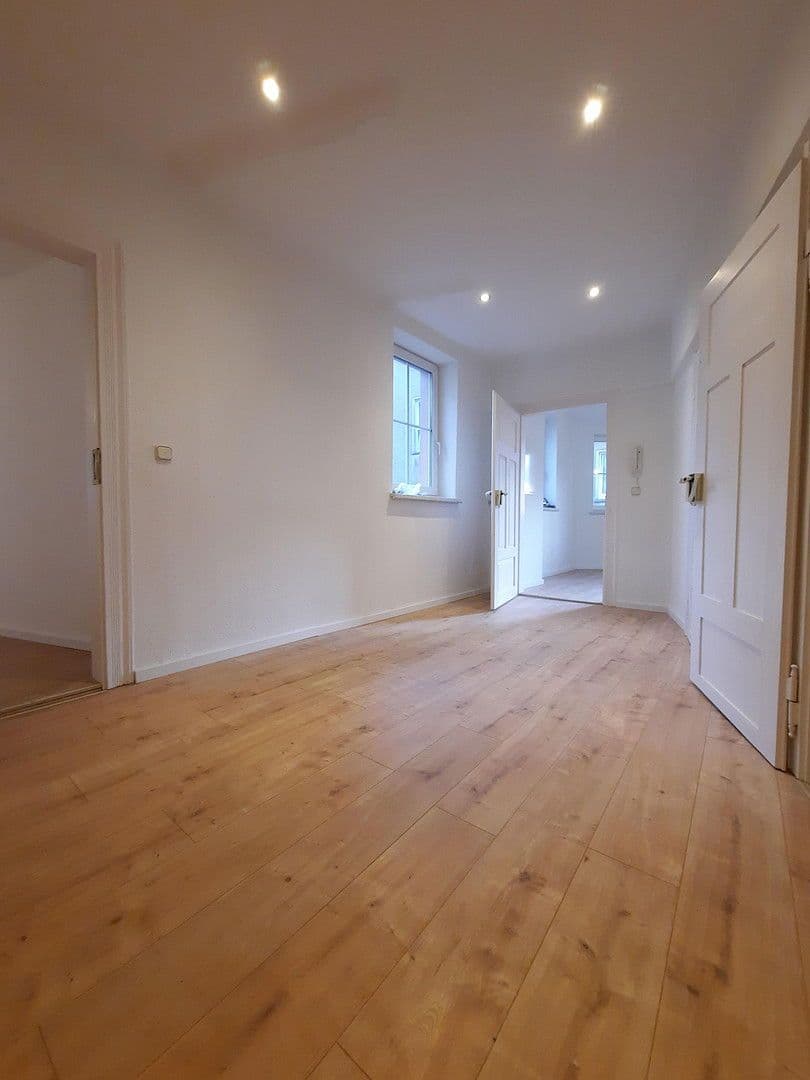 Prenájom domu 77 m², pozemek 200 m², Chemnitzer Str. 15, Limbach-Oberfrohna, Sasko Prenájom domu 77 m², pozemek 200 m², Chemnitzer Str. 15, Limbach-Oberfrohna, Sasko