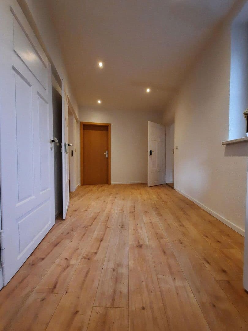 Prenájom domu 77 m², pozemek 200 m², Chemnitzer Str. 15, Limbach-Oberfrohna, Sasko Prenájom domu 77 m², pozemek 200 m², Chemnitzer Str. 15, Limbach-Oberfrohna, Sasko