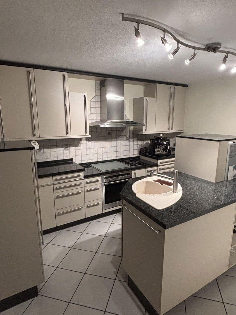 Prenájom domu 136 m², pozemek 299 m², Bedburg, Severné Porýnie - Westfálsko Prenájom domu 136 m², pozemek 299 m², Bedburg, Severné Porýnie - Westfálsko