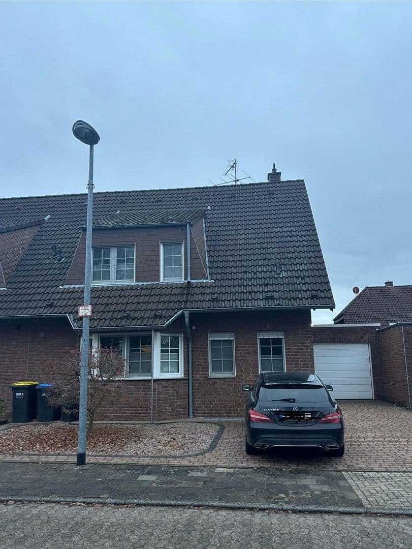 Prenájom domu 136 m², pozemek 299 m², Bedburg, Severné Porýnie - Westfálsko Prenájom domu 136 m², pozemek 299 m², Bedburg, Severné Porýnie - Westfálsko