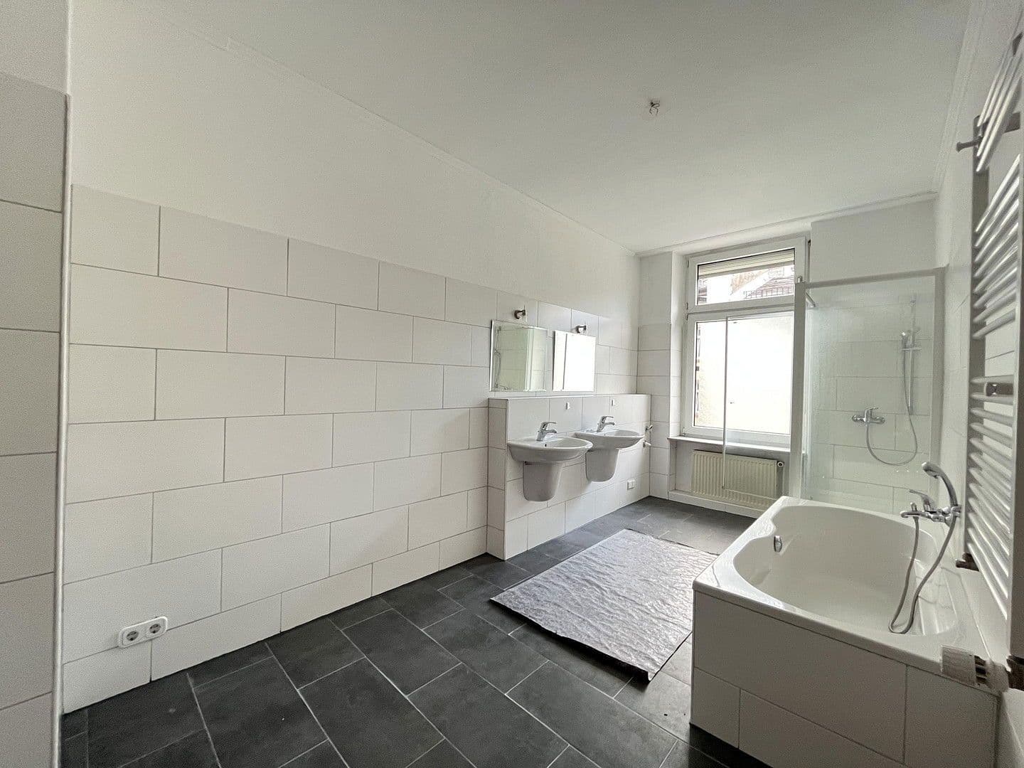 Prenájom bytu 2-izbový 66 m², Frankfurt am Main, Hesensko Prenájom bytu 2-izbový 66 m², Frankfurt am Main, Hesensko