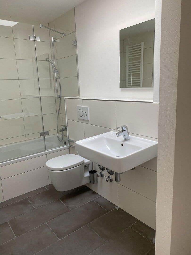 Prenájom bytu 2-izbový 93 m², Neisser Straße 2, Ingelheim am Rhein, Porýnie-Falcko Prenájom bytu 2-izbový 93 m², Neisser Straße 2, Ingelheim am Rhein, Porýnie-Falcko