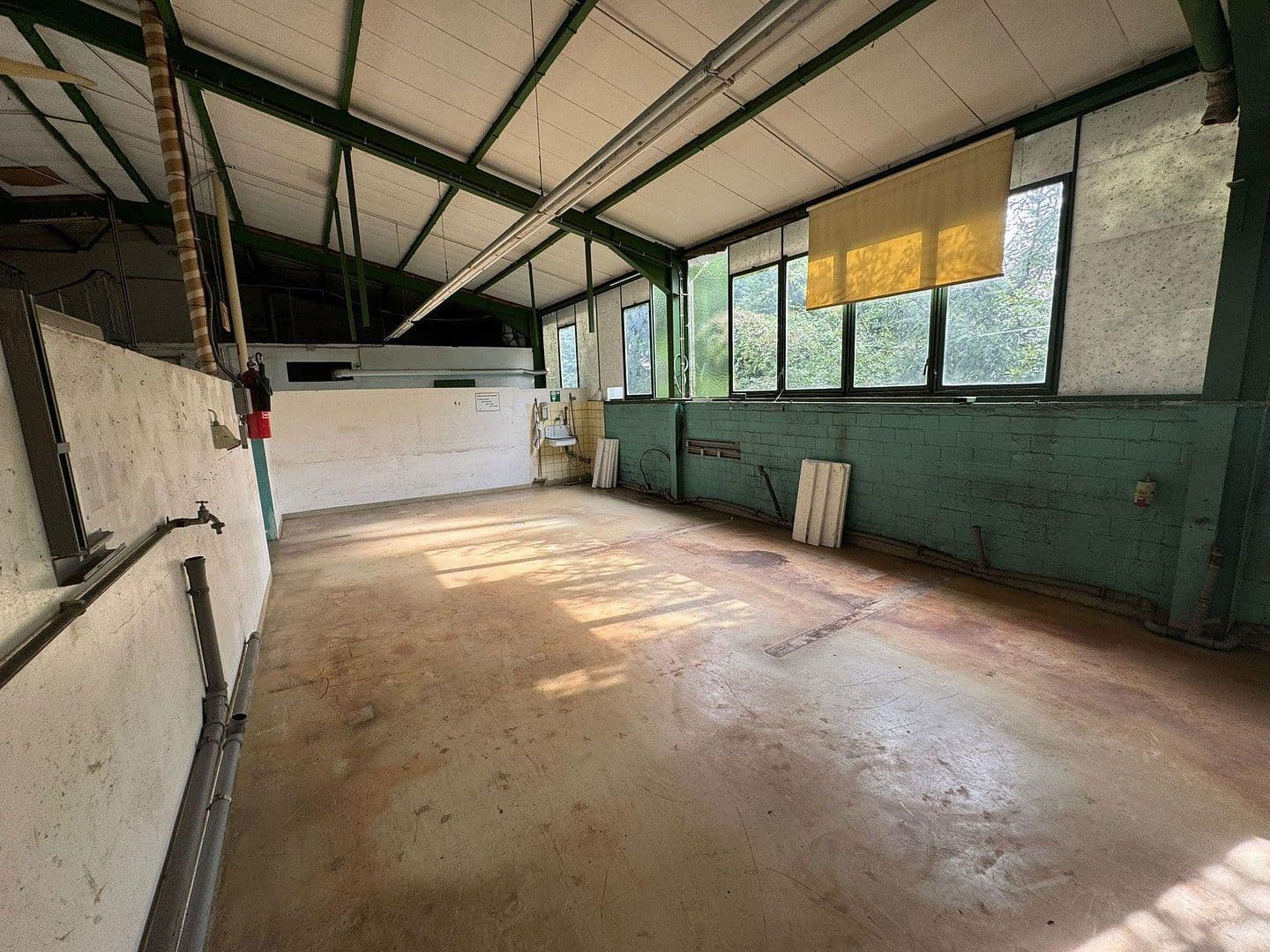 Prenájom nebytového priestoru 750 m², Solingen, Severné Porýnie - Westfálsko Prenájom nebytového priestoru 750 m², Solingen, Severné Porýnie - Westfálsko