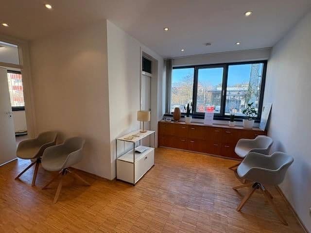 Prenájom kancelárie 100 m², Maria-Eich-Str. 6a, München, Bavorsko Prenájom kancelárie 100 m², Maria-Eich-Str. 6a, München, Bavorsko