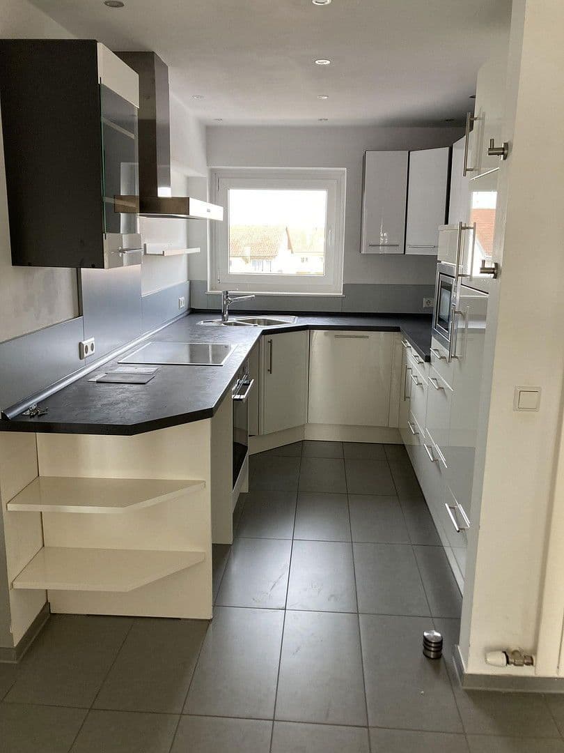 Prenájom bytu 3-izbový 72 m², Ehningen, Bádensko-Wurttembersko Prenájom bytu 3-izbový 72 m², Ehningen, Bádensko-Wurttembersko