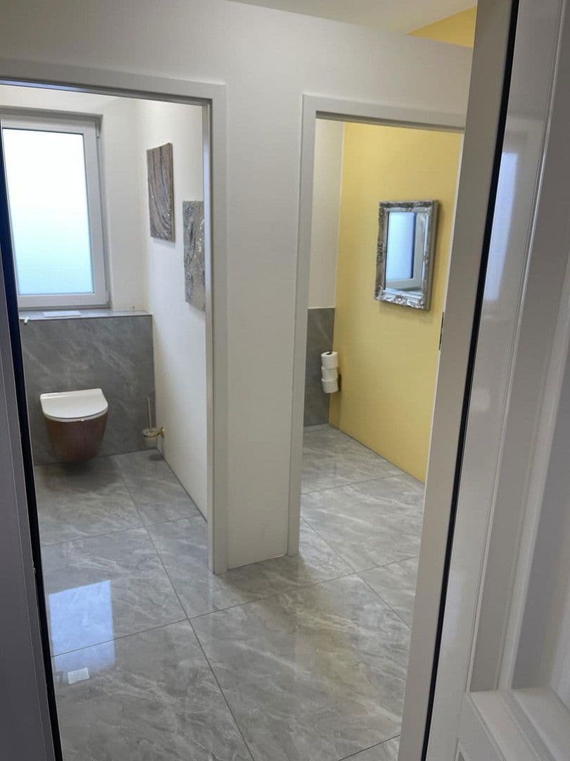 Prenájom nebytového priestoru 1.280 m², Pastetten, Bavorsko Prenájom nebytového priestoru 1.280 m², Pastetten, Bavorsko