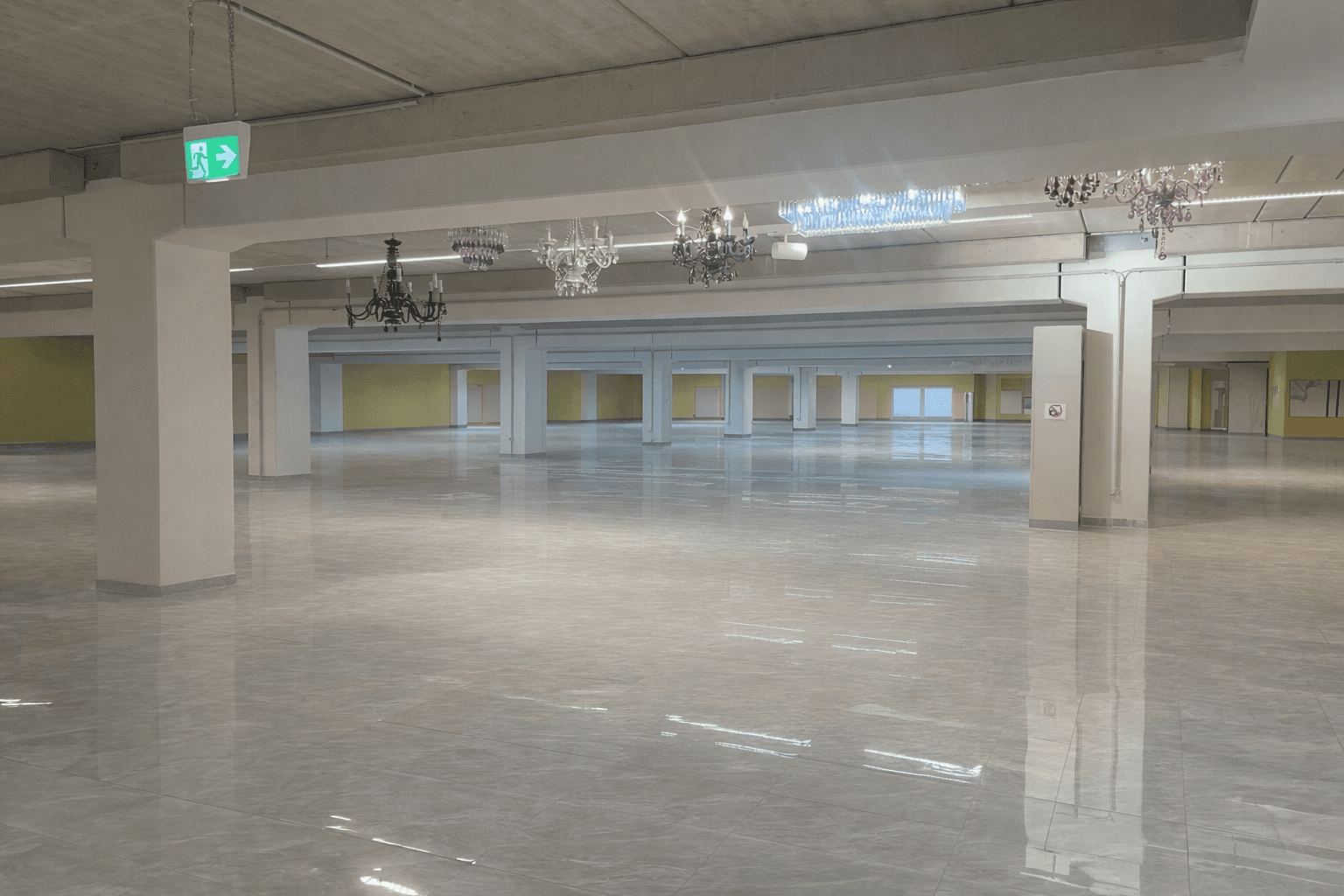 Prenájom nebytového priestoru 1.280 m², Pastetten, Bavorsko Prenájom nebytového priestoru 1.280 m², Pastetten, Bavorsko