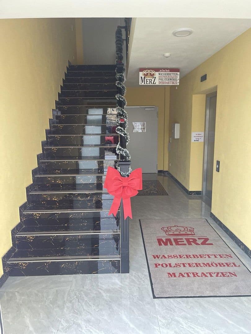 Prenájom nebytového priestoru 1.280 m², Pastetten, Bavorsko Prenájom nebytového priestoru 1.280 m², Pastetten, Bavorsko