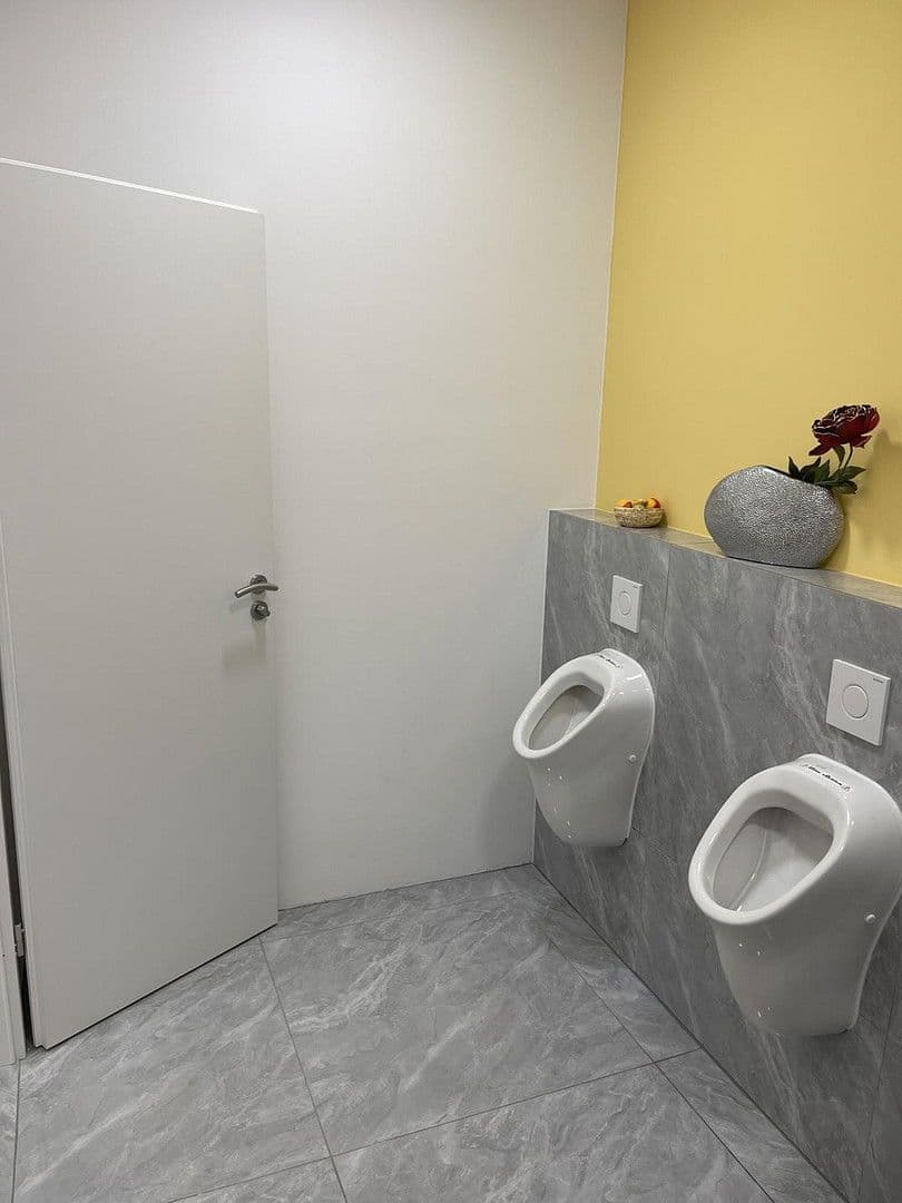 Prenájom nebytového priestoru 1.280 m², Pastetten, Bavorsko Prenájom nebytového priestoru 1.280 m², Pastetten, Bavorsko