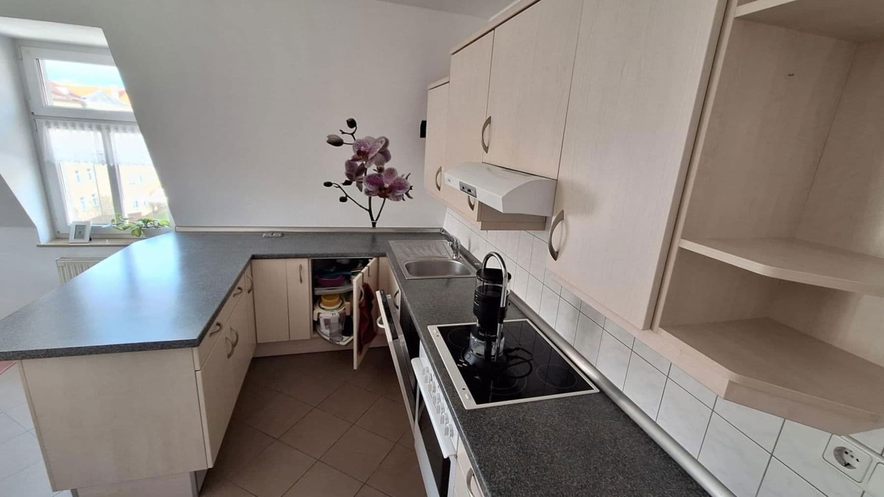 Prenájom bytu 3-izbový 100 m², Deubener Str. 37, Dresden, Sasko Prenájom bytu 3-izbový 100 m², Deubener Str. 37, Dresden, Sasko