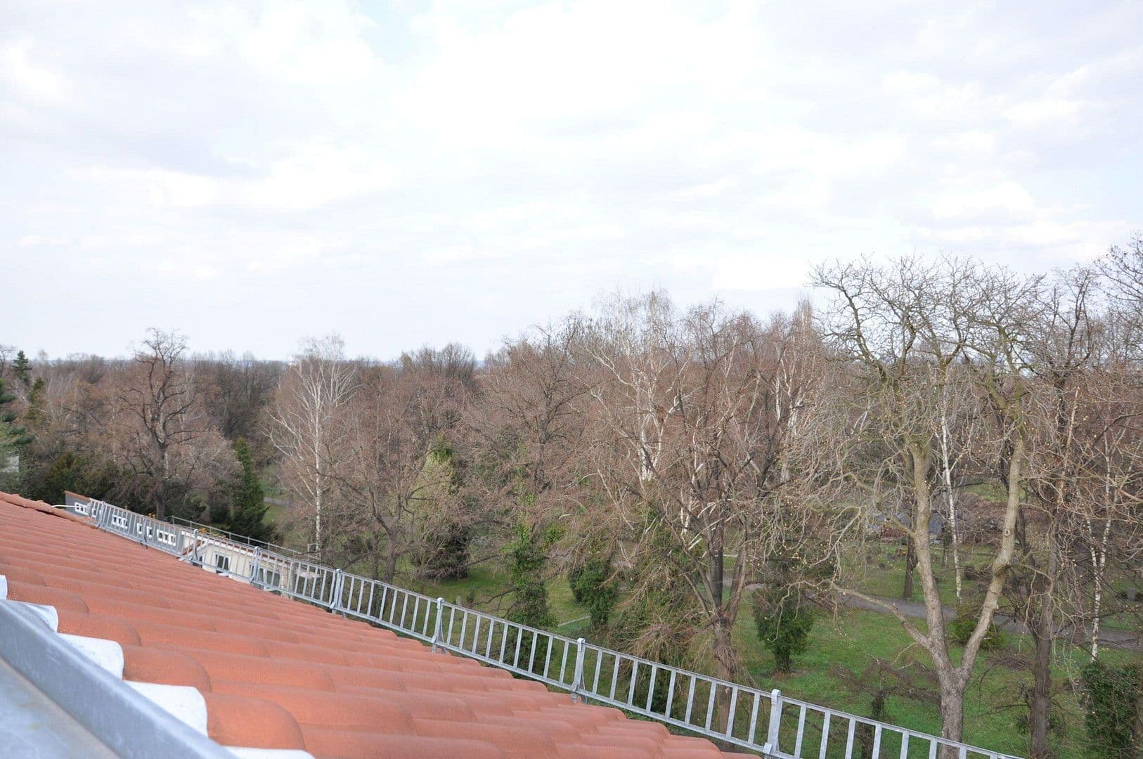 Prenájom bytu 3-izbový 100 m², Deubener Str. 37, Dresden, Sasko Prenájom bytu 3-izbový 100 m², Deubener Str. 37, Dresden, Sasko