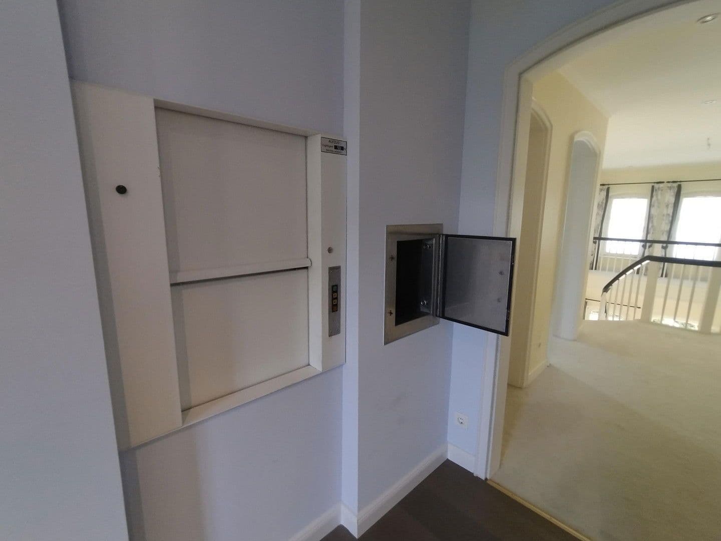 Prenájom domu 357 m², pozemek 1.008 m², Hamburg, Hamburg Prenájom domu 357 m², pozemek 1.008 m², Hamburg, Hamburg