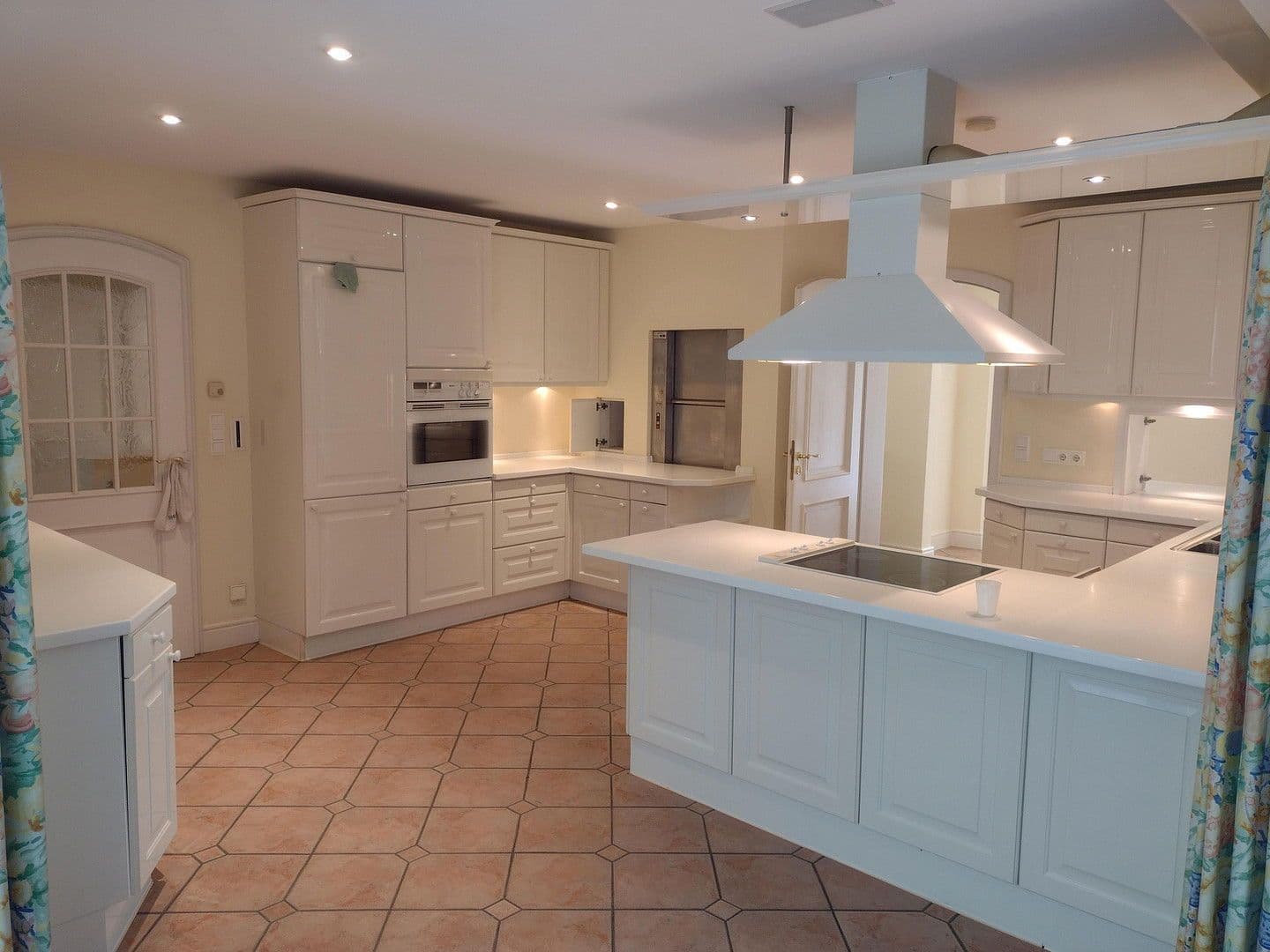 Prenájom domu 357 m², pozemek 1.008 m², Hamburg, Hamburg Prenájom domu 357 m², pozemek 1.008 m², Hamburg, Hamburg