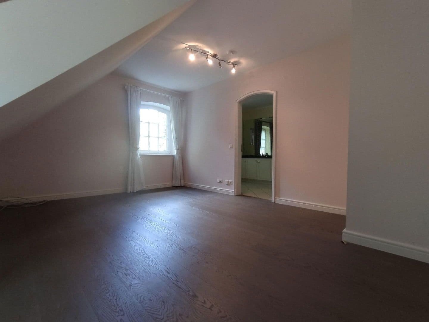 Prenájom domu 357 m², pozemek 1.008 m², Hamburg, Hamburg Prenájom domu 357 m², pozemek 1.008 m², Hamburg, Hamburg