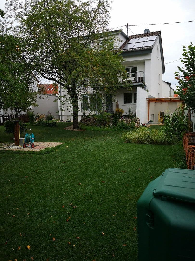 Prenájom bytu 2-izbový 71 m², Leinfelden-Echterdingen, Bádensko-Wurttembersko Prenájom bytu 2-izbový 71 m², Leinfelden-Echterdingen, Bádensko-Wurttembersko