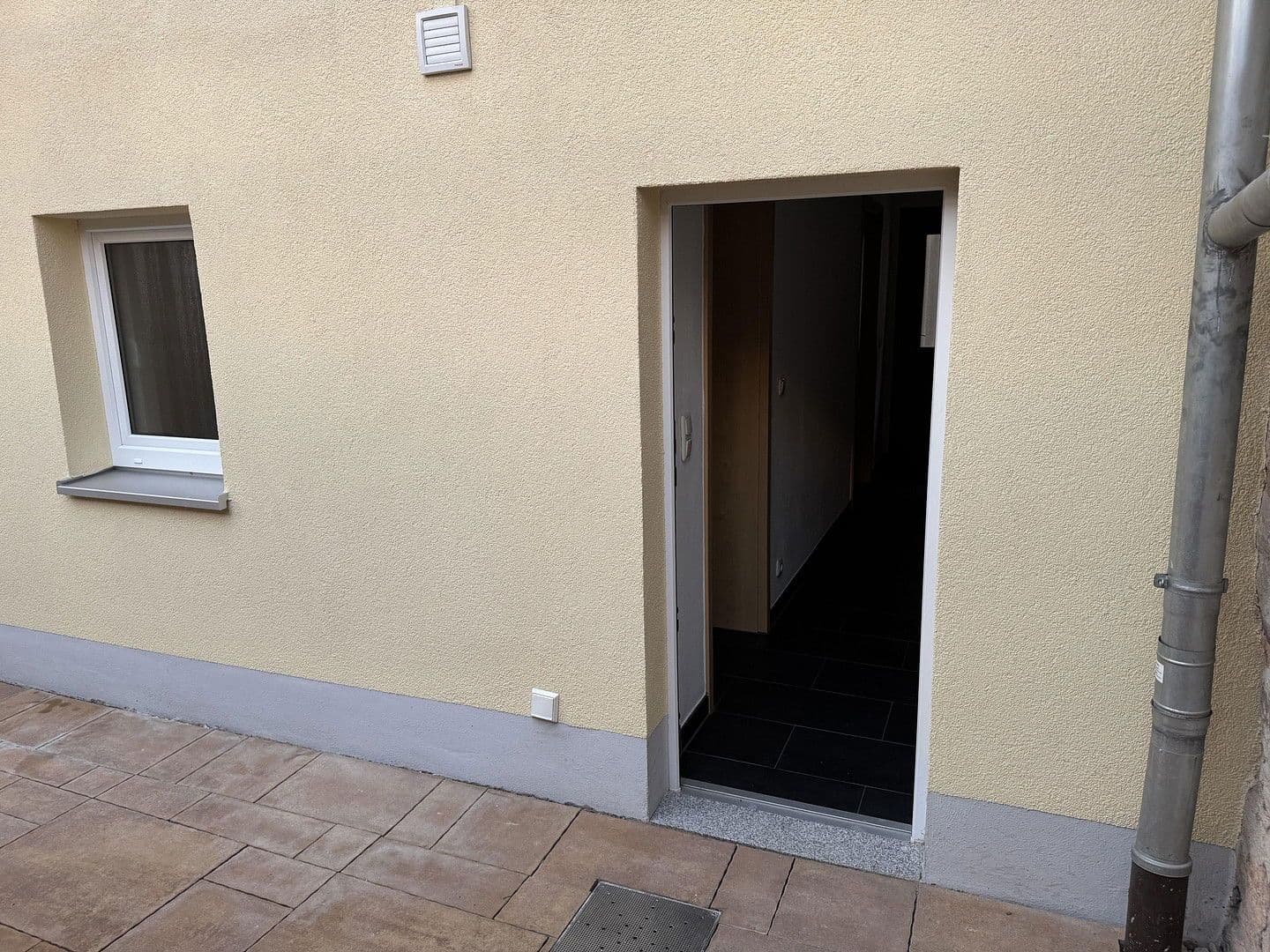 Prenájom domu 102 m², pozemek 98 m², Kuttlerstr. 15, Erlangen, Bavorsko Prenájom domu 102 m², pozemek 98 m², Kuttlerstr. 15, Erlangen, Bavorsko