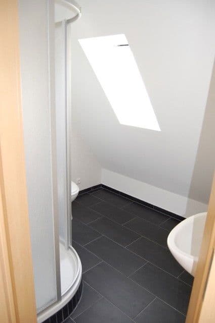 Prenájom domu 102 m², pozemek 98 m², Kuttlerstr. 15, Erlangen, Bavorsko Prenájom domu 102 m², pozemek 98 m², Kuttlerstr. 15, Erlangen, Bavorsko