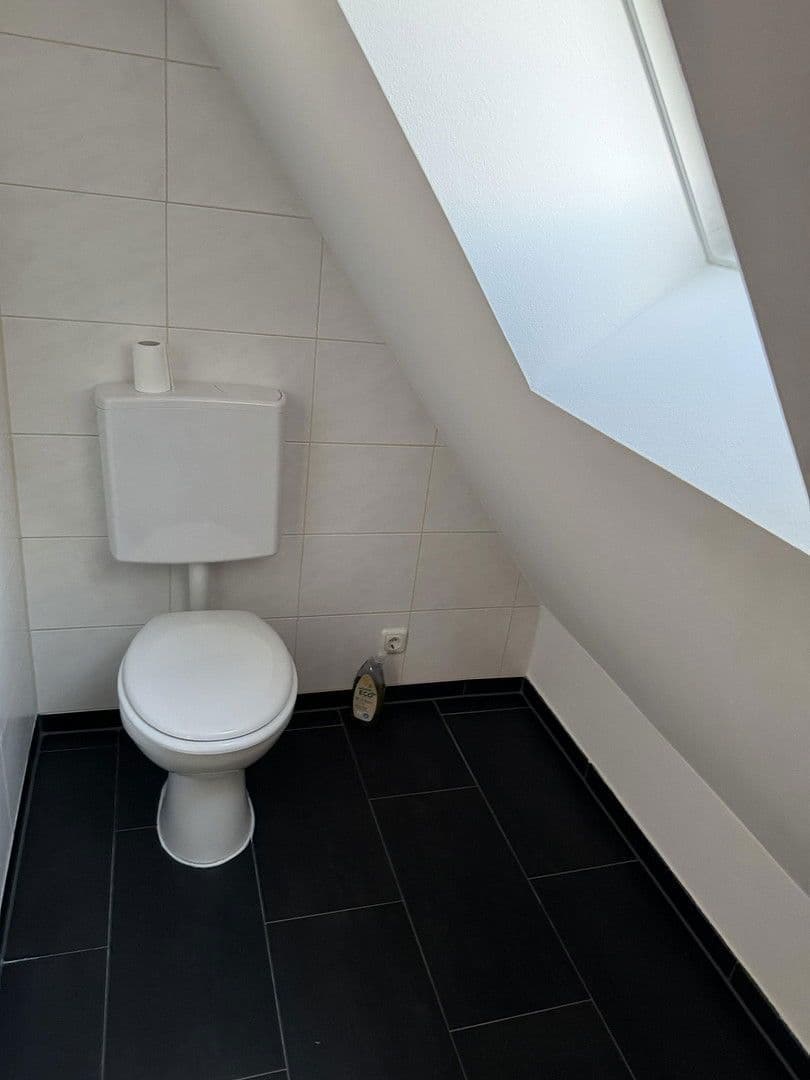 Prenájom domu 102 m², pozemek 98 m², Kuttlerstr. 15, Erlangen, Bavorsko Prenájom domu 102 m², pozemek 98 m², Kuttlerstr. 15, Erlangen, Bavorsko