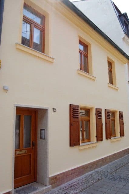 Prenájom domu 102 m², pozemek 98 m², Kuttlerstr. 15, Erlangen, Bavorsko Prenájom domu 102 m², pozemek 98 m², Kuttlerstr. 15, Erlangen, Bavorsko
