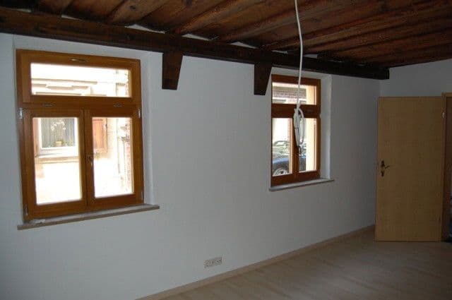 Prenájom domu 102 m², pozemek 98 m², Kuttlerstr. 15, Erlangen, Bavorsko Prenájom domu 102 m², pozemek 98 m², Kuttlerstr. 15, Erlangen, Bavorsko