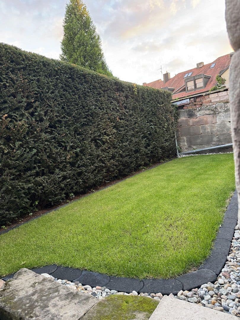 Prenájom domu 102 m², pozemek 98 m², Kuttlerstr. 15, Erlangen, Bavorsko Prenájom domu 102 m², pozemek 98 m², Kuttlerstr. 15, Erlangen, Bavorsko