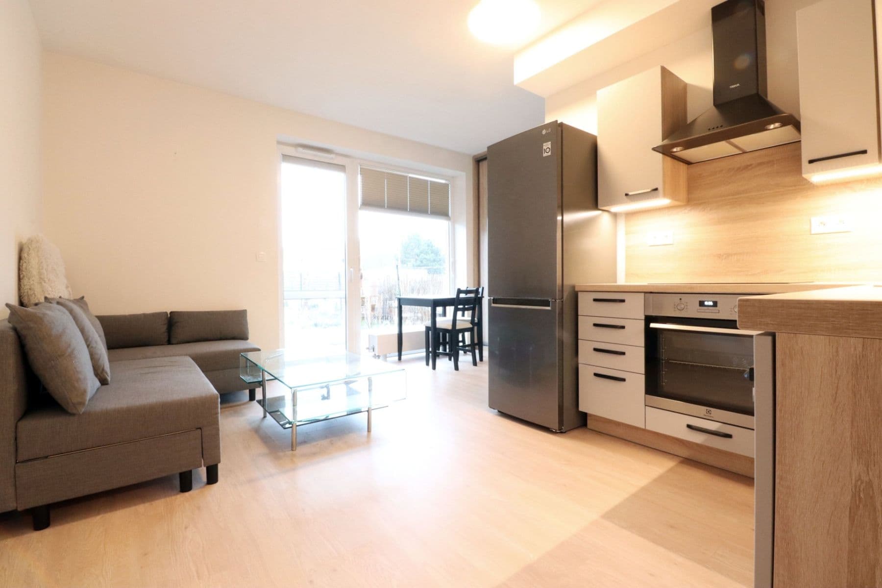 Prenájom bytu 1-izbový 32 m², Pšeničná, Hostivice, Středočeský kraj Prenájom bytu 1-izbový 32 m², Pšeničná, Hostivice, Středočeský kraj