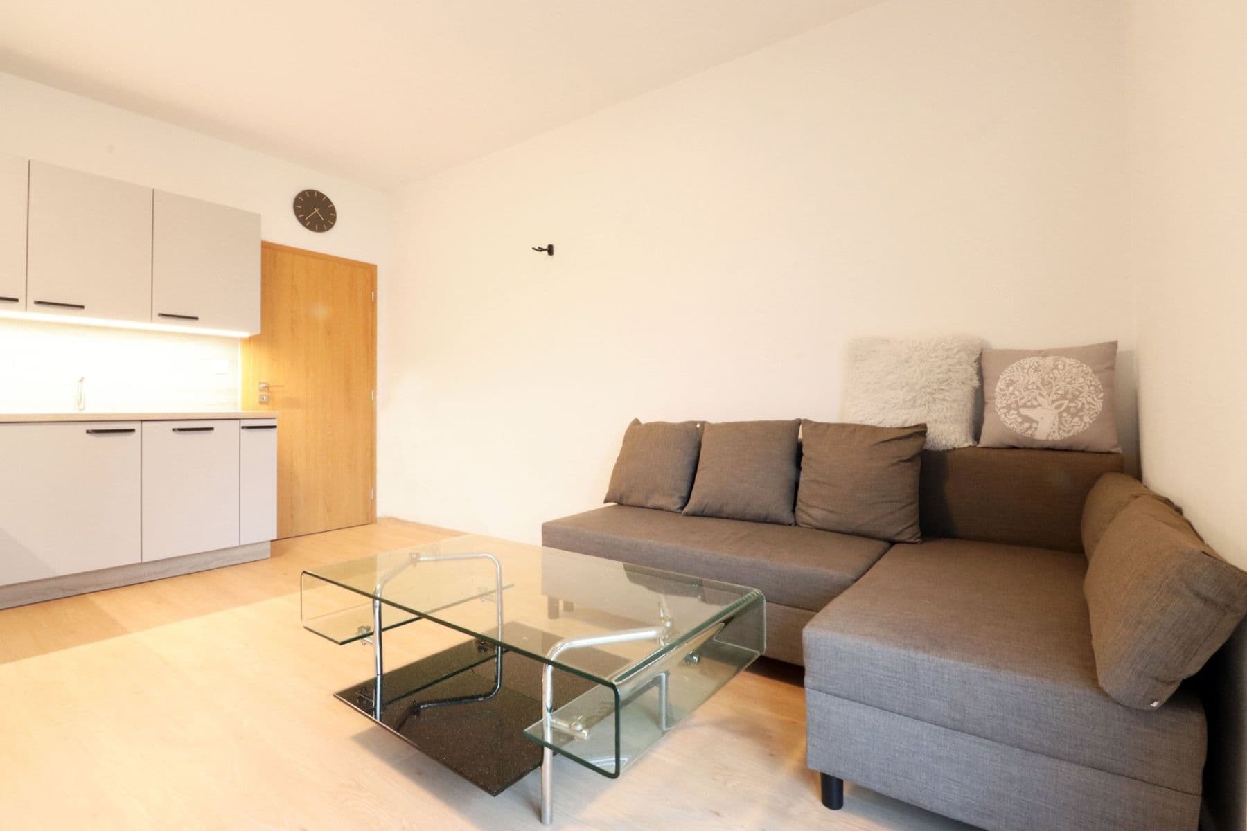 Prenájom bytu 1-izbový 32 m², Pšeničná, Hostivice, Středočeský kraj Prenájom bytu 1-izbový 32 m², Pšeničná, Hostivice, Středočeský kraj