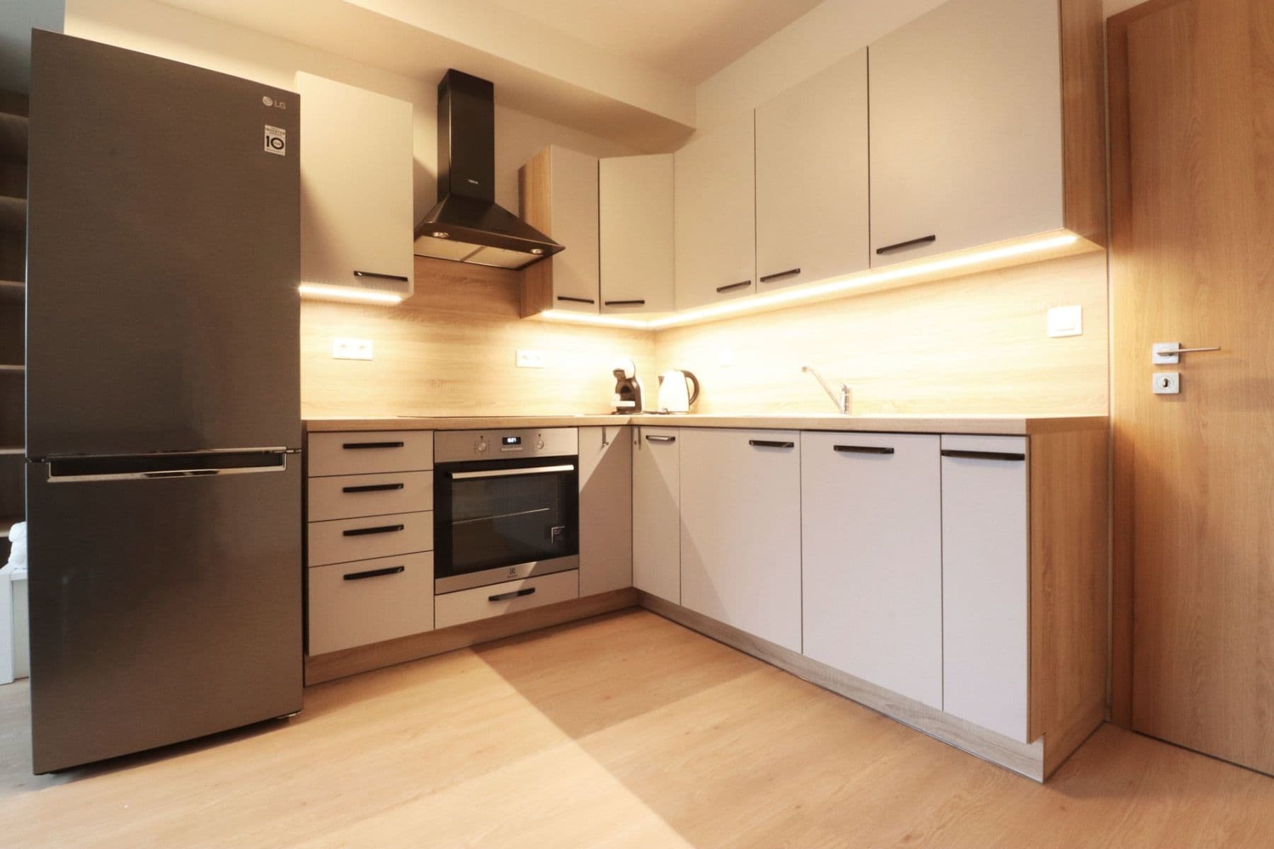 Prenájom bytu 1-izbový 32 m², Pšeničná, Hostivice, Středočeský kraj Prenájom bytu 1-izbový 32 m², Pšeničná, Hostivice, Středočeský kraj