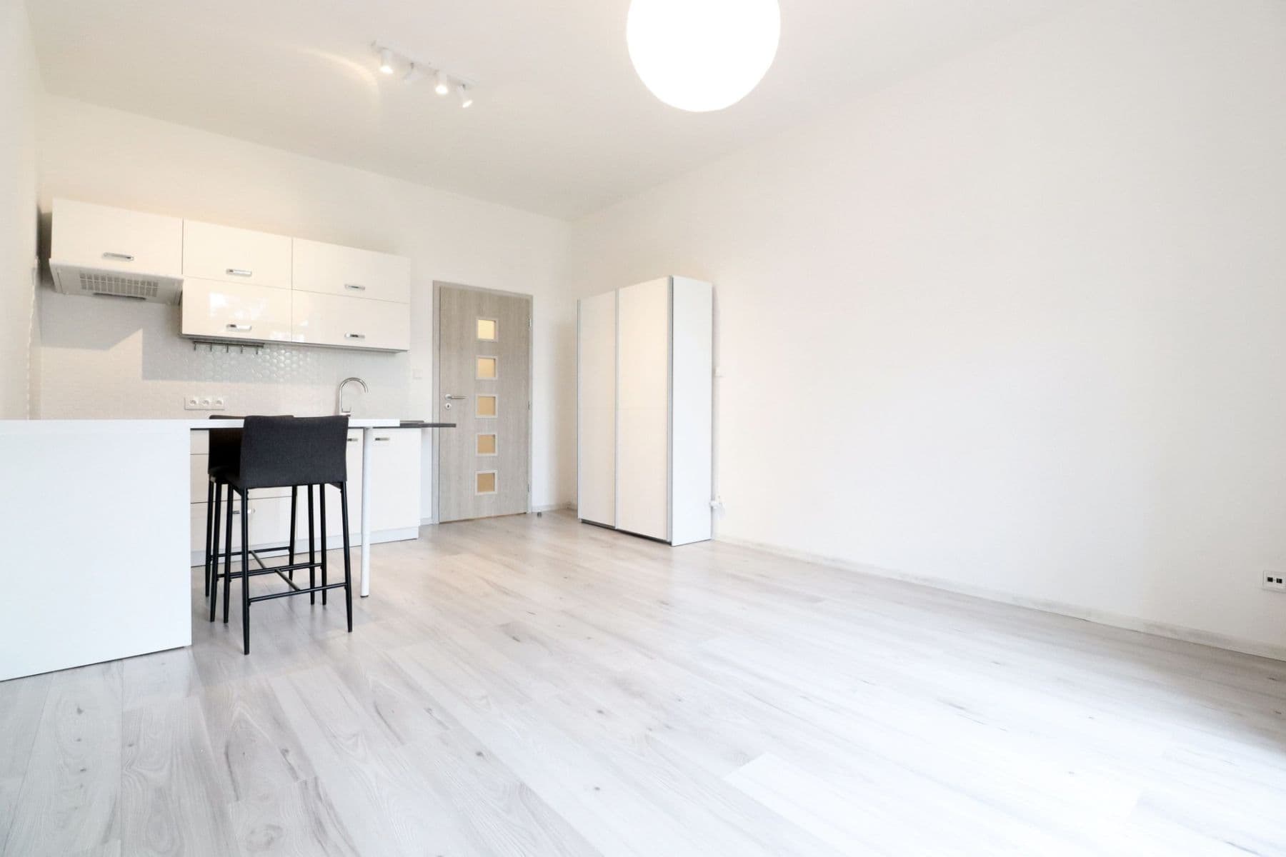 Prenájom bytu 1-izbový 27 m², Slepá, Milovice, Středočeský kraj Prenájom bytu 1-izbový 27 m², Slepá, Milovice, Středočeský kraj