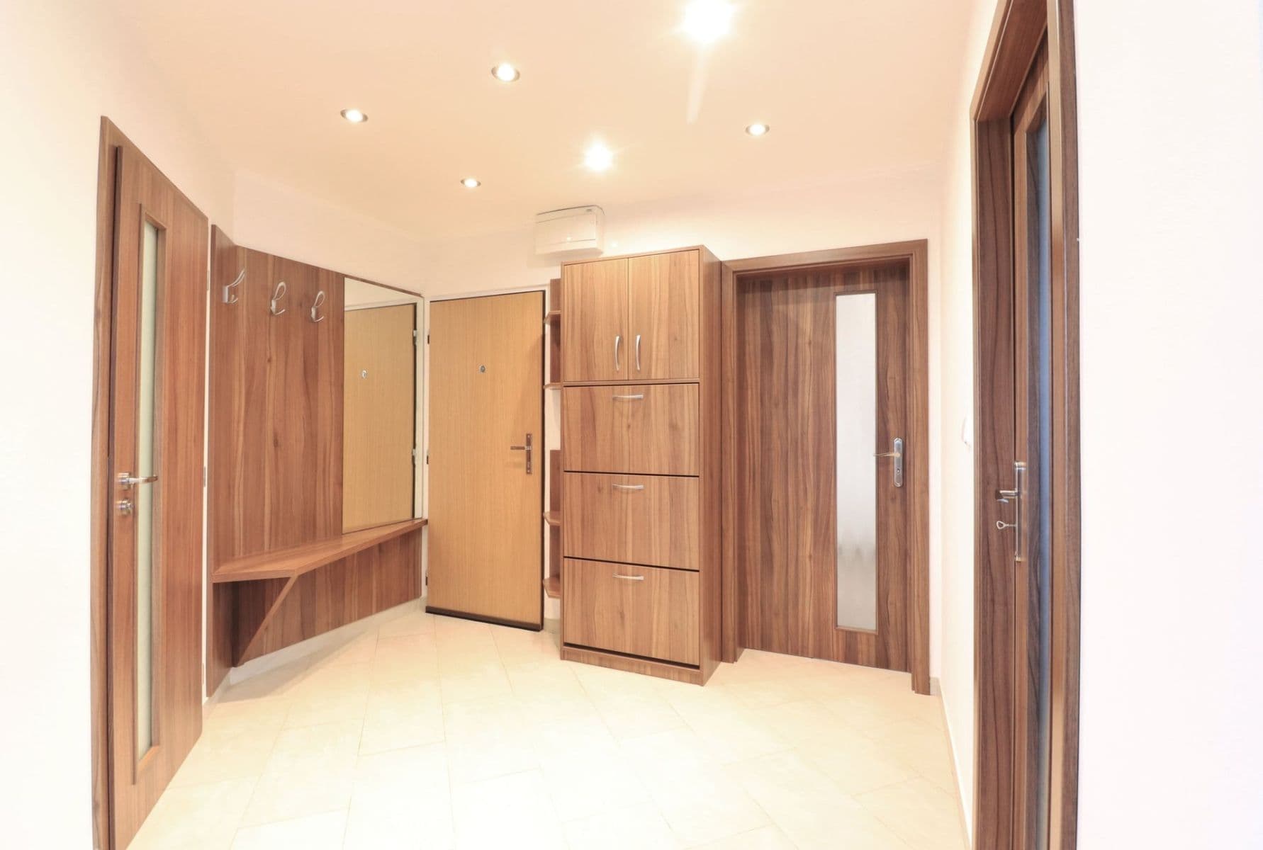 Prenájom bytu 3-izbový 66 m², Malkovského, Praha, Praha Prenájom bytu 3-izbový 66 m², Malkovského, Praha, Praha