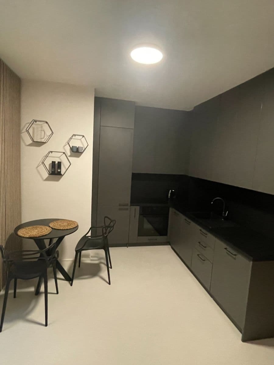 Prenájom bytu 2-izbový 58 m², Bratislava - mestská časť Staré Mesto, Bratislavský kraj Prenájom bytu 2-izbový 58 m², Bratislava - mestská časť Staré Mesto, Bratislavský kraj