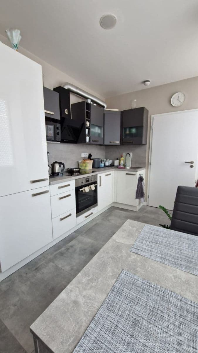 Prenájom bytu 2-izbový 49 m², Perucká, Praha, Praha Prenájom bytu 2-izbový 49 m², Perucká, Praha, Praha