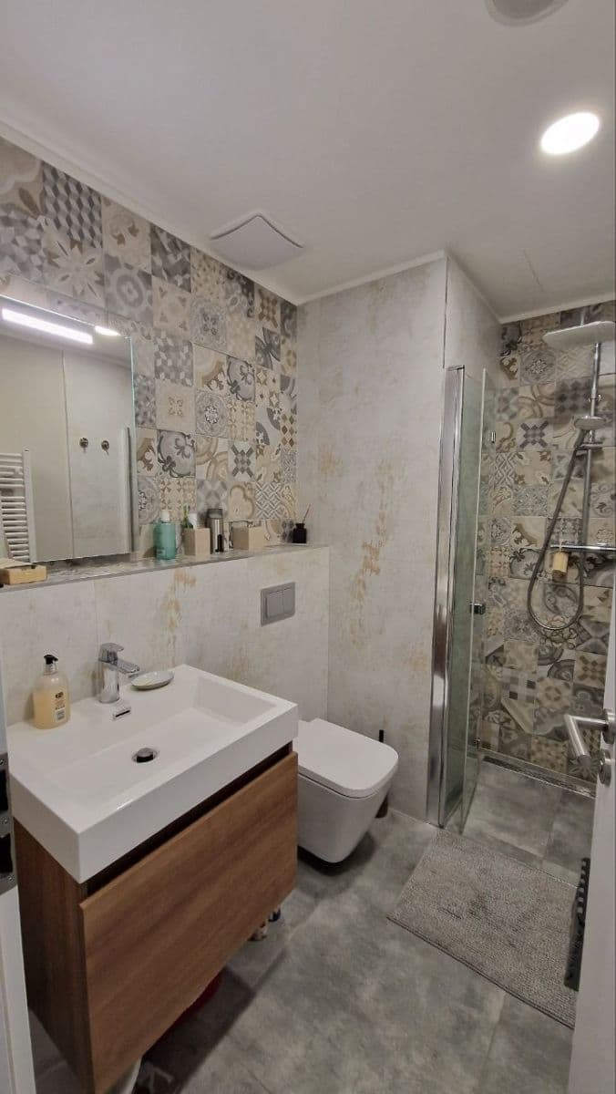 Prenájom bytu 2-izbový 49 m², Perucká, Praha, Praha Prenájom bytu 2-izbový 49 m², Perucká, Praha, Praha