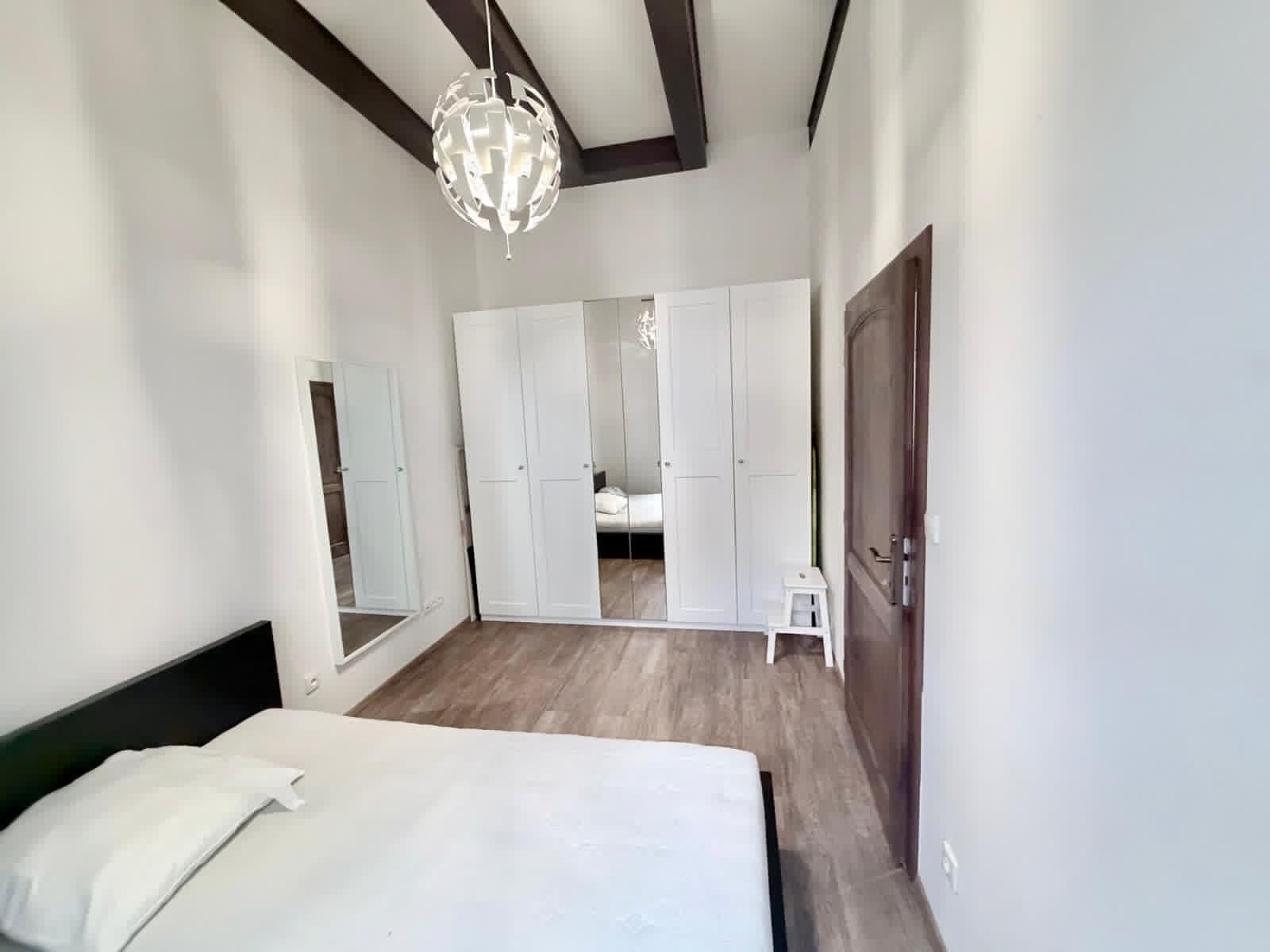 Predaj bytu 2-izbový 43 m², 28. pluku, Praha, Praha Predaj bytu 2-izbový 43 m², 28. pluku, Praha, Praha