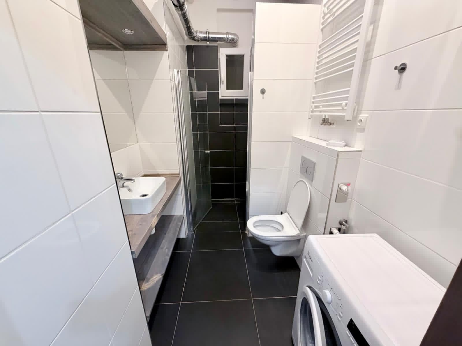 Predaj bytu 2-izbový 43 m², 28. pluku, Praha, Praha Predaj bytu 2-izbový 43 m², 28. pluku, Praha, Praha