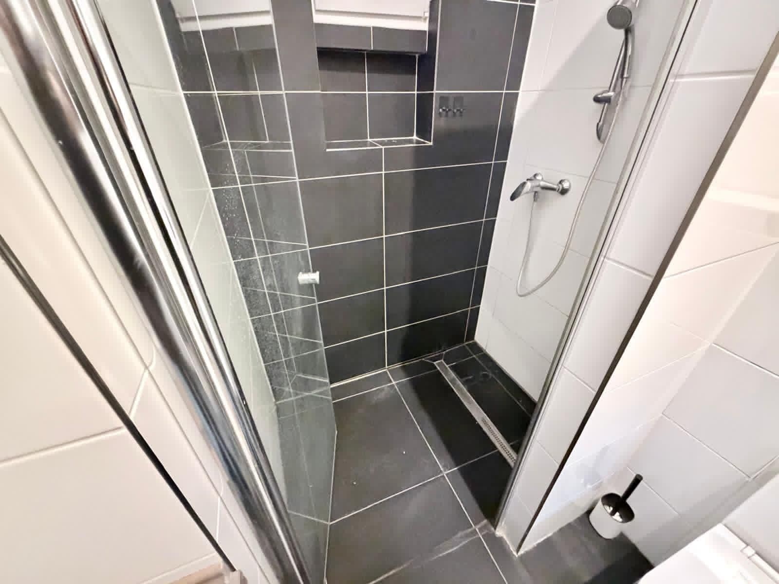 Predaj bytu 2-izbový 43 m², 28. pluku, Praha, Praha Predaj bytu 2-izbový 43 m², 28. pluku, Praha, Praha