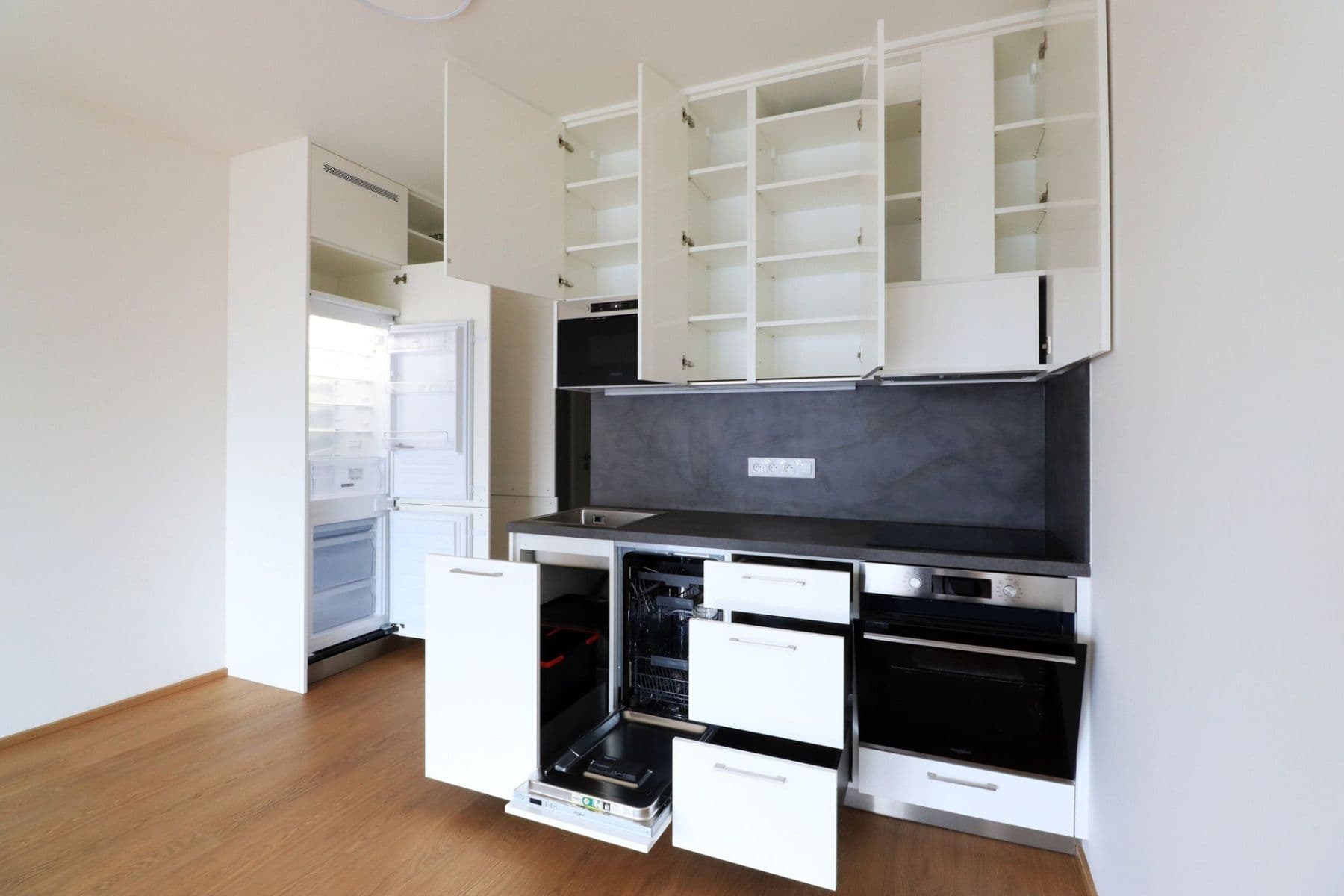 Prenájom bytu 1-izbový 35 m², Poděbradská, Praha, Praha Prenájom bytu 1-izbový 35 m², Poděbradská, Praha, Praha