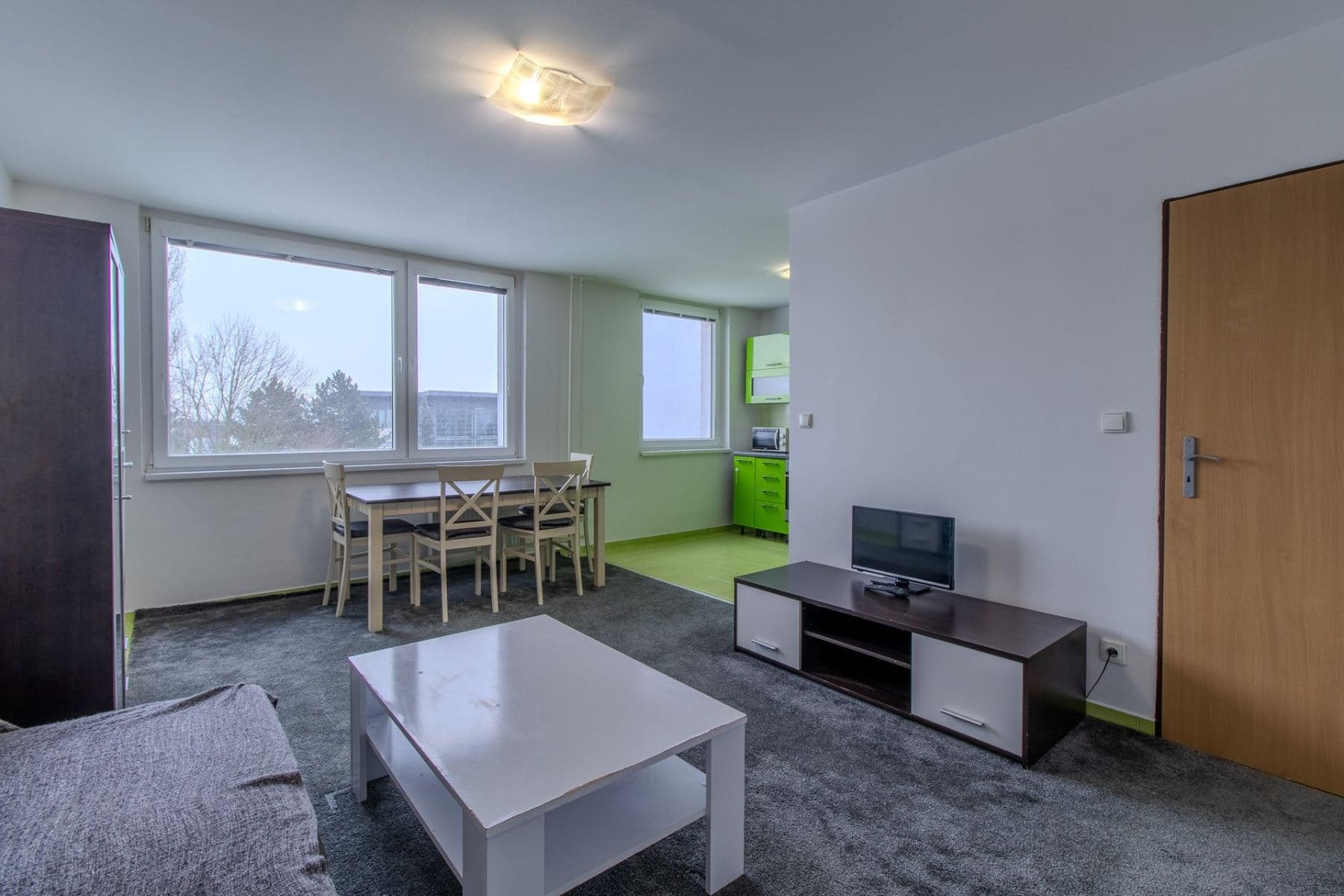 Prenájom bytu 4-izbový 70 m², Zalužanská, Mladá Boleslav, Středočeský kraj Prenájom bytu 4-izbový 70 m², Zalužanská, Mladá Boleslav, Středočeský kraj