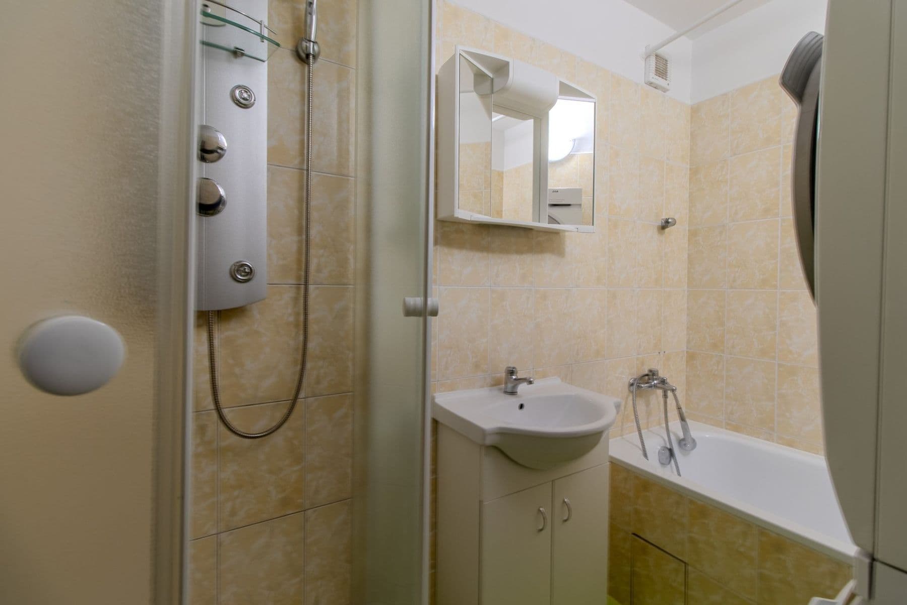 Prenájom bytu 4-izbový 70 m², Zalužanská, Mladá Boleslav, Středočeský kraj Prenájom bytu 4-izbový 70 m², Zalužanská, Mladá Boleslav, Středočeský kraj