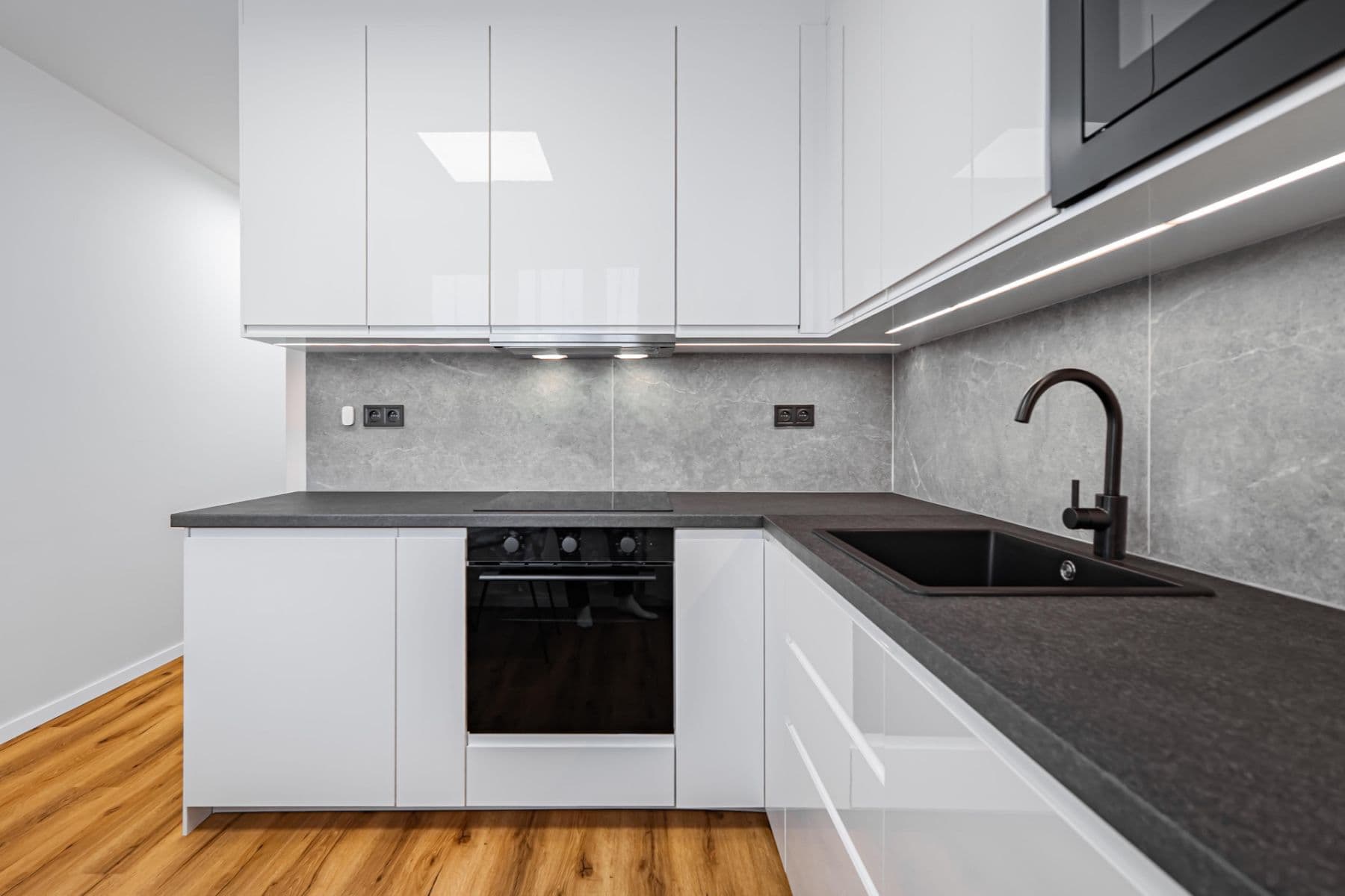 Predaj bytu 2-izbový 60 m², Alej 17. listopadu, Roudnice nad Labem, Ústecký kraj Predaj bytu 2-izbový 60 m², Alej 17. listopadu, Roudnice nad Labem, Ústecký kraj