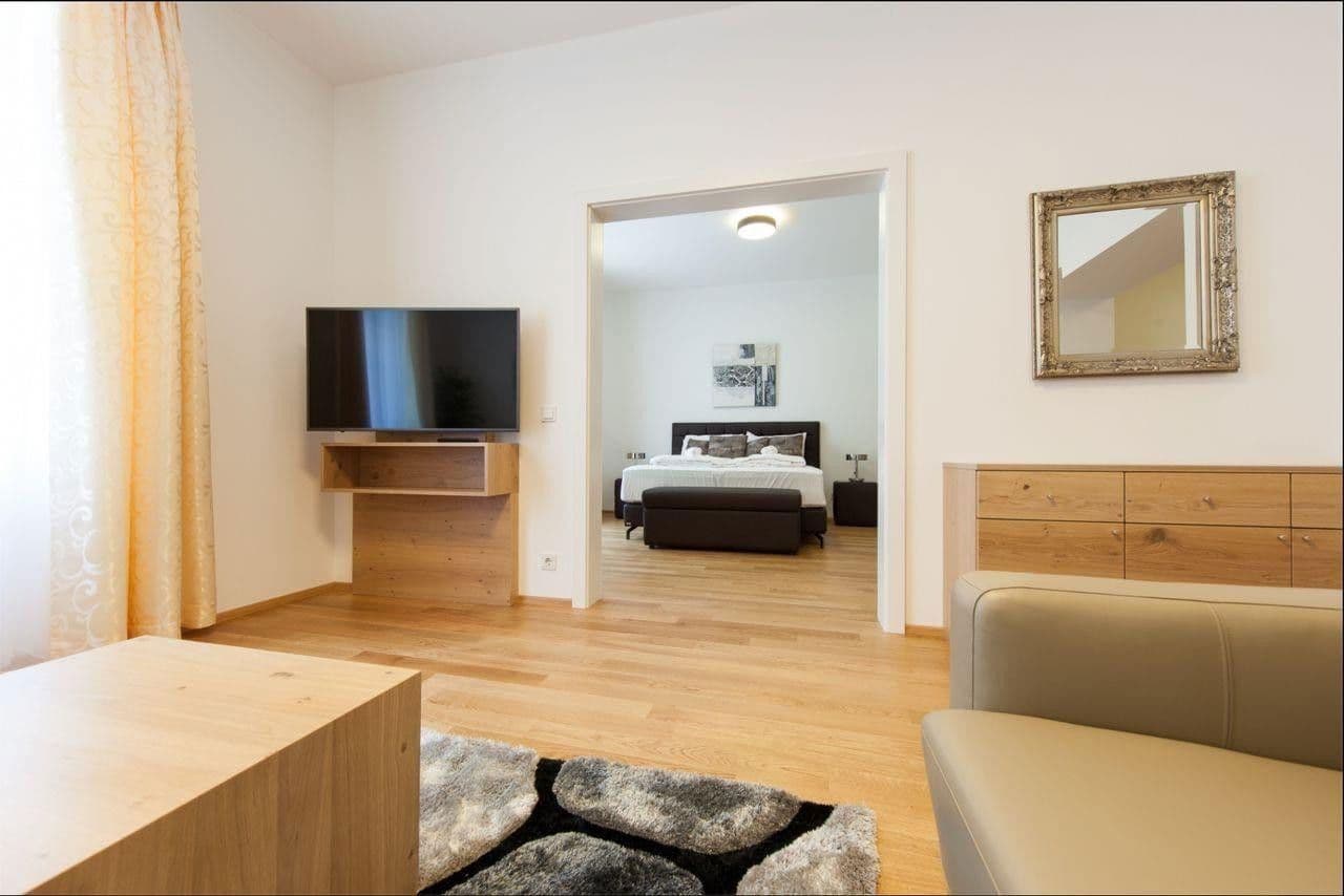 Prenájom bytu 2-izbový 70 m², Pflügerstraße, Berlin, Berlín Prenájom bytu 2-izbový 70 m², Pflügerstraße, Berlin, Berlín