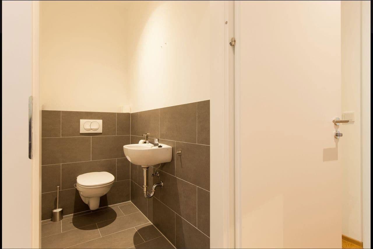 Prenájom bytu 2-izbový 70 m², Pflügerstraße, Berlin, Berlín Prenájom bytu 2-izbový 70 m², Pflügerstraße, Berlin, Berlín