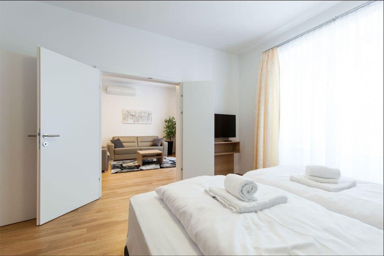Prenájom bytu 2-izbový 70 m², Pflügerstraße, Berlin, Berlín Prenájom bytu 2-izbový 70 m², Pflügerstraße, Berlin, Berlín