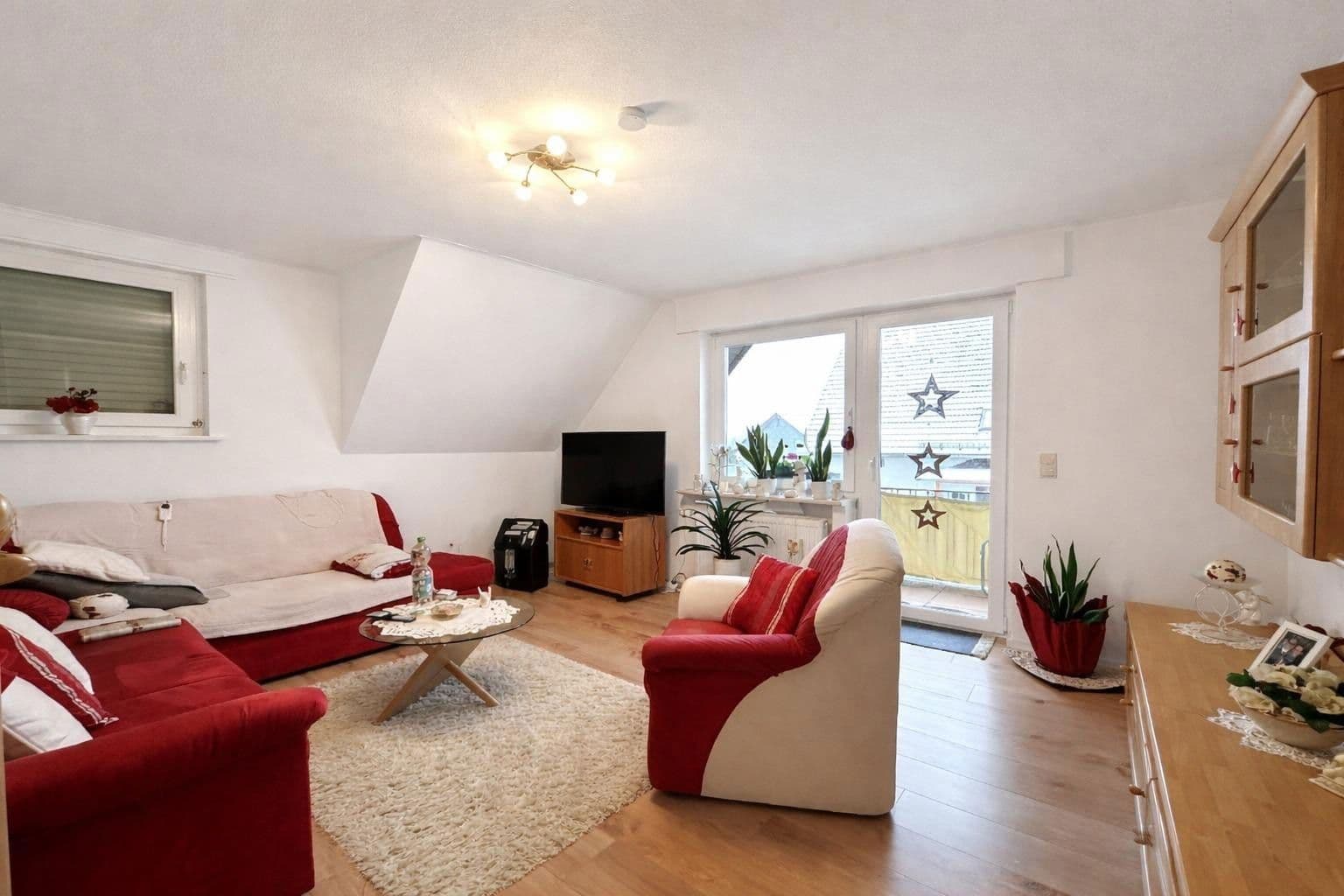 Prenájom bytu 3-izbový 87 m², Sohren, Porýnie-Falcko Prenájom bytu 3-izbový 87 m², Sohren, Porýnie-Falcko