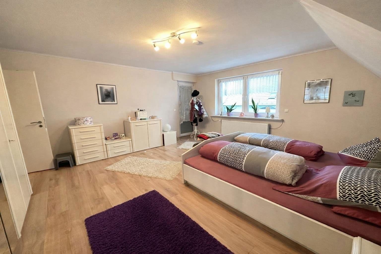 Prenájom bytu 3-izbový 87 m², Sohren, Porýnie-Falcko Prenájom bytu 3-izbový 87 m², Sohren, Porýnie-Falcko