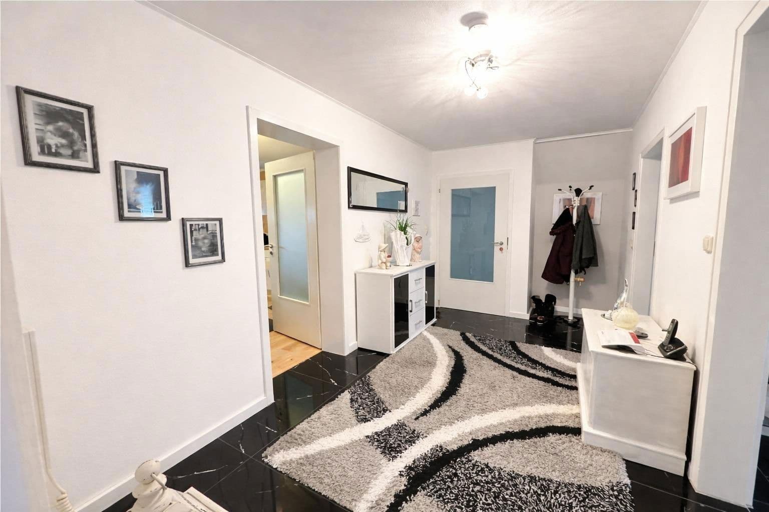 Prenájom bytu 3-izbový 87 m², Sohren, Porýnie-Falcko Prenájom bytu 3-izbový 87 m², Sohren, Porýnie-Falcko