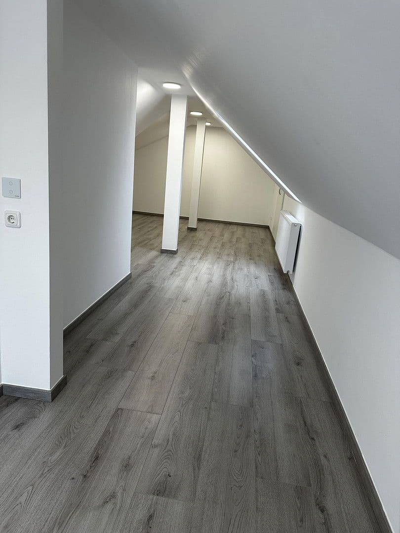 Prenájom bytu 4-izbový 93 m², A, Adendorf, Dolné Sasko Prenájom bytu 4-izbový 93 m², A, Adendorf, Dolné Sasko