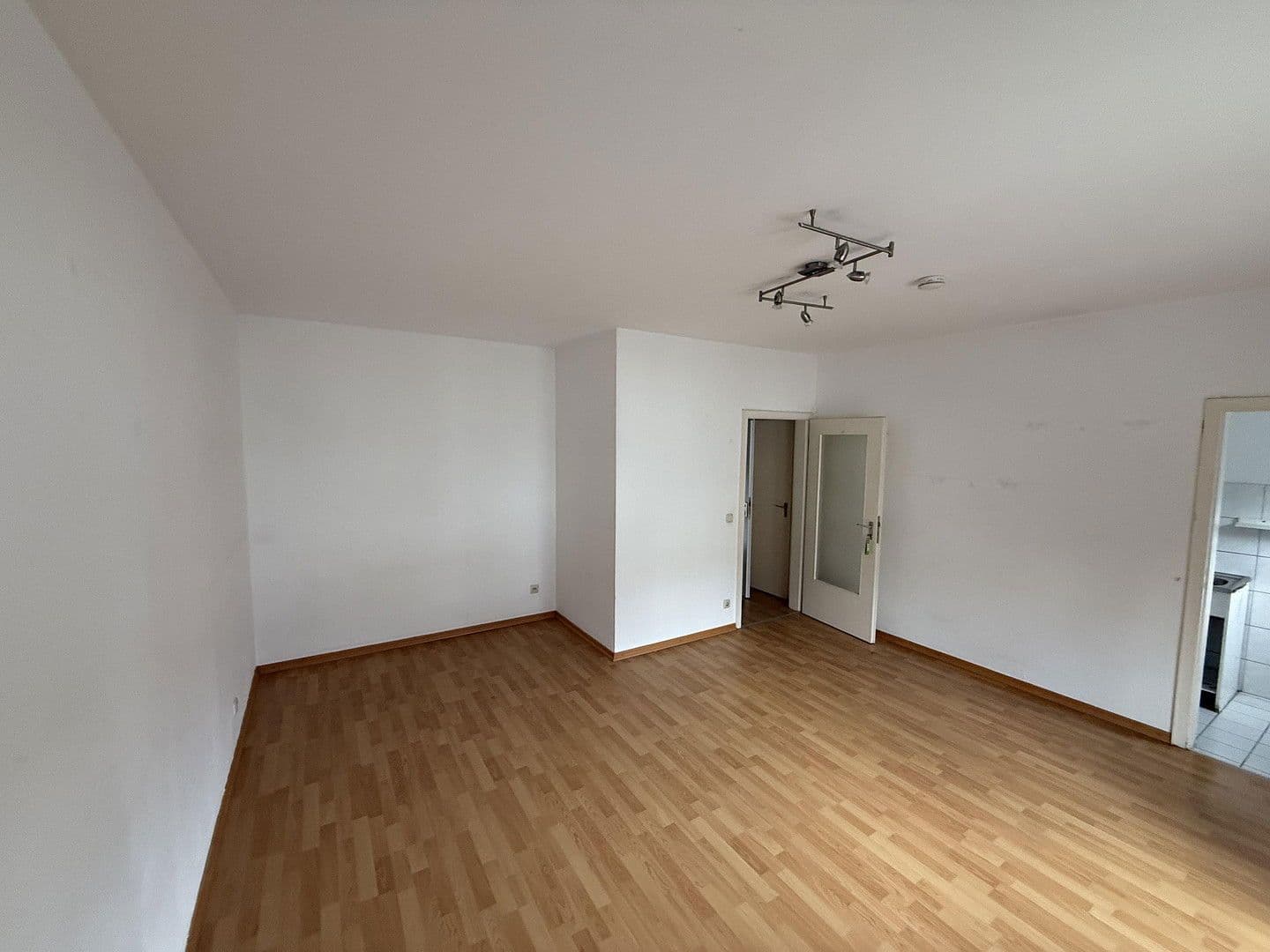 Prenájom bytu 1-izbový 35 m², Susannastr.19, Essen, Severné Porýnie - Westfálsko Prenájom bytu 1-izbový 35 m², Susannastr.19, Essen, Severné Porýnie - Westfálsko